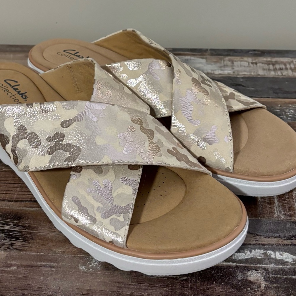Clarks Women's Beige Camo Sandals 11 NWT